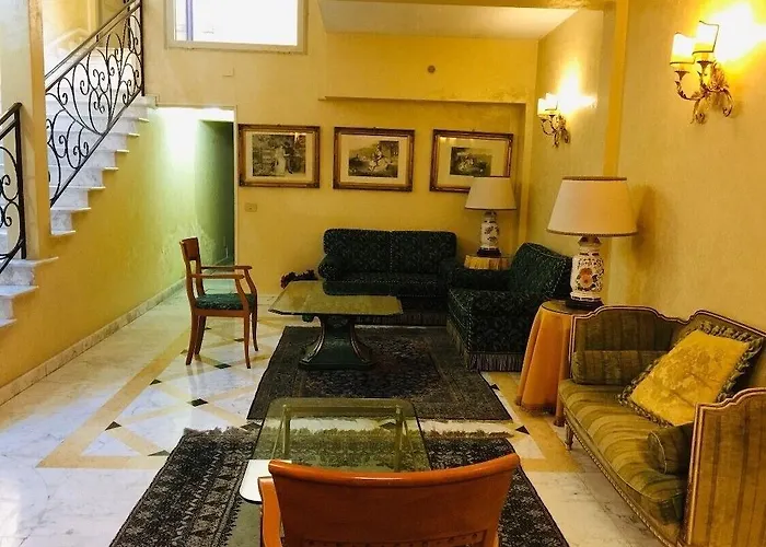 Champagne Garden Hotel 4*