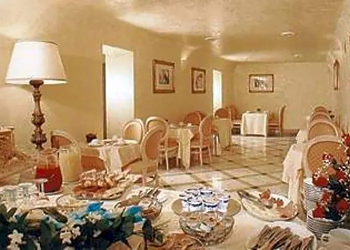 Champagne Garden 4* Roma